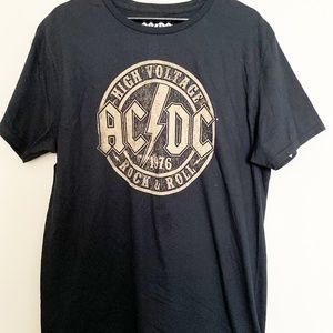 AC/DC Shirts - NWOT MEN'S AC/DC HIGH VOLTAGE ROCK & ROLL T-SHIRT AC/DC Shirts - NWOT MEN'S AC/DC HIGH VOLTAGE ROCK & ROLL T-SHIRT